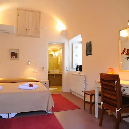 Super Santorini - 4 Bedrooms - Caldera Cliff - Amazing Sea Views And Private Plunge Pool - 4*
