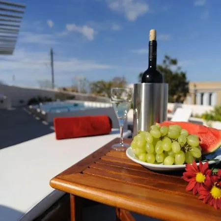 Super Santorini - 4 Bedrooms - Caldera Cliff - Amazing Sea Views And Private Plunge Pool - Imerovigli (Santorini)
