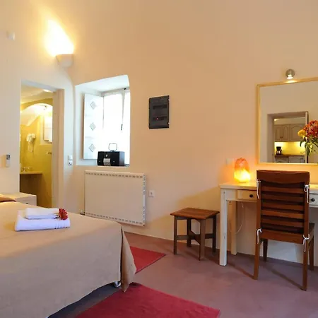 Hotel Super Santorini - 4 Bedrooms - Caldera Cliff - Amazing Sea Views And Private Plunge Pool - 4*