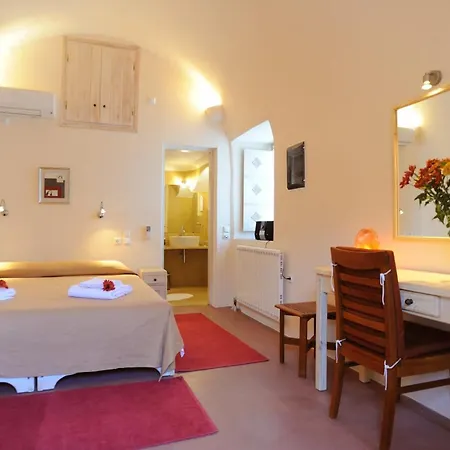Hotel Super Santorini - 4 Bedrooms - Caldera Cliff - Amazing Sea Views And Private Plunge Pool - 4*